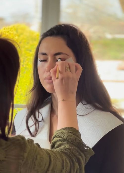 ig media video 18094168592013089 Votre agence de communication familiale & engagée Kezacréation Votre marque porte votre mission, votre histoire. Elle crée du lien. Pour attirer vos clients de cœur, elle doit être visible. Mais pas à n’importe quel prix. Être reconnue, oui. Mais le branding sans âme, non merci. Chez KezaCréation, nous plantons les graines d’une identité durable pour les marques ambitieuses. Celles qu’on reconnaît. Celles qu’on ressent.