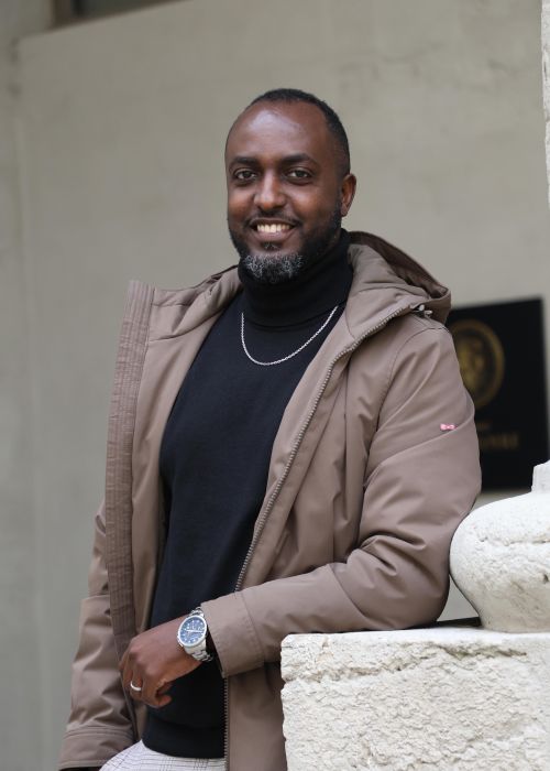 ig media video 17955792069037679 Votre agence de communication familiale & engagée Kezacréation Votre marque porte votre mission, votre histoire. Elle crée du lien. Pour attirer vos clients de cœur, elle doit être visible. Mais pas à n’importe quel prix. Être reconnue, oui. Mais le branding sans âme, non merci. Chez KezaCréation, nous plantons les graines d’une identité durable pour les marques ambitieuses. Celles qu’on reconnaît. Celles qu’on ressent.