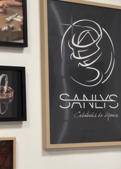 ig media video 17891924592361268 6d661331 Votre agence de communication familiale & engagée Kezacréation Votre marque porte votre mission, votre histoire. Elle crée du lien. Pour attirer vos clients de cœur, elle doit être visible. Mais pas à n’importe quel prix. Être reconnue, oui. Mais le branding sans âme, non merci. Chez KezaCréation, nous plantons les graines d’une identité durable pour les marques ambitieuses. Celles qu’on reconnaît. Celles qu’on ressent.