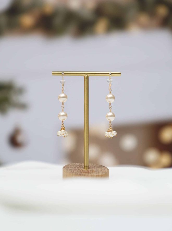 FV 0765 scaled 789ced3a Votre agence de communication familiale & engagée Kezacréation Votre marque porte votre mission, votre histoire. Elle crée du lien. Pour attirer vos clients de cœur, elle doit être visible. Mais pas à n’importe quel prix. Être reconnue, oui. Mais le branding sans âme, non merci. Chez KezaCréation, nous plantons les graines d’une identité durable pour les marques ambitieuses. Celles qu’on reconnaît. Celles qu’on ressent.