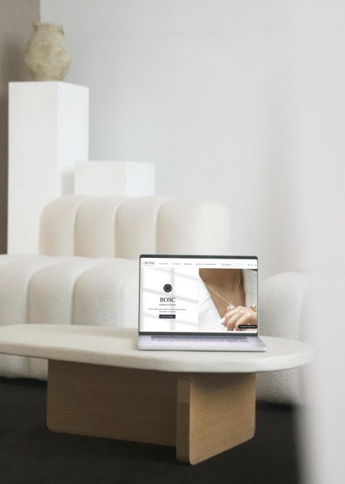 ig media video 17945138697102793 9a201c7a Votre agence de communication familiale & engagée Kezacréation Votre marque porte votre mission, votre histoire. Elle crée du lien. Pour attirer vos clients de cœur, elle doit être visible. Mais pas à n’importe quel prix. Être reconnue, oui. Mais le branding sans âme, non merci. Chez KezaCréation, nous plantons les graines d’une identité durable pour les marques ambitieuses. Celles qu’on reconnaît. Celles qu’on ressent.