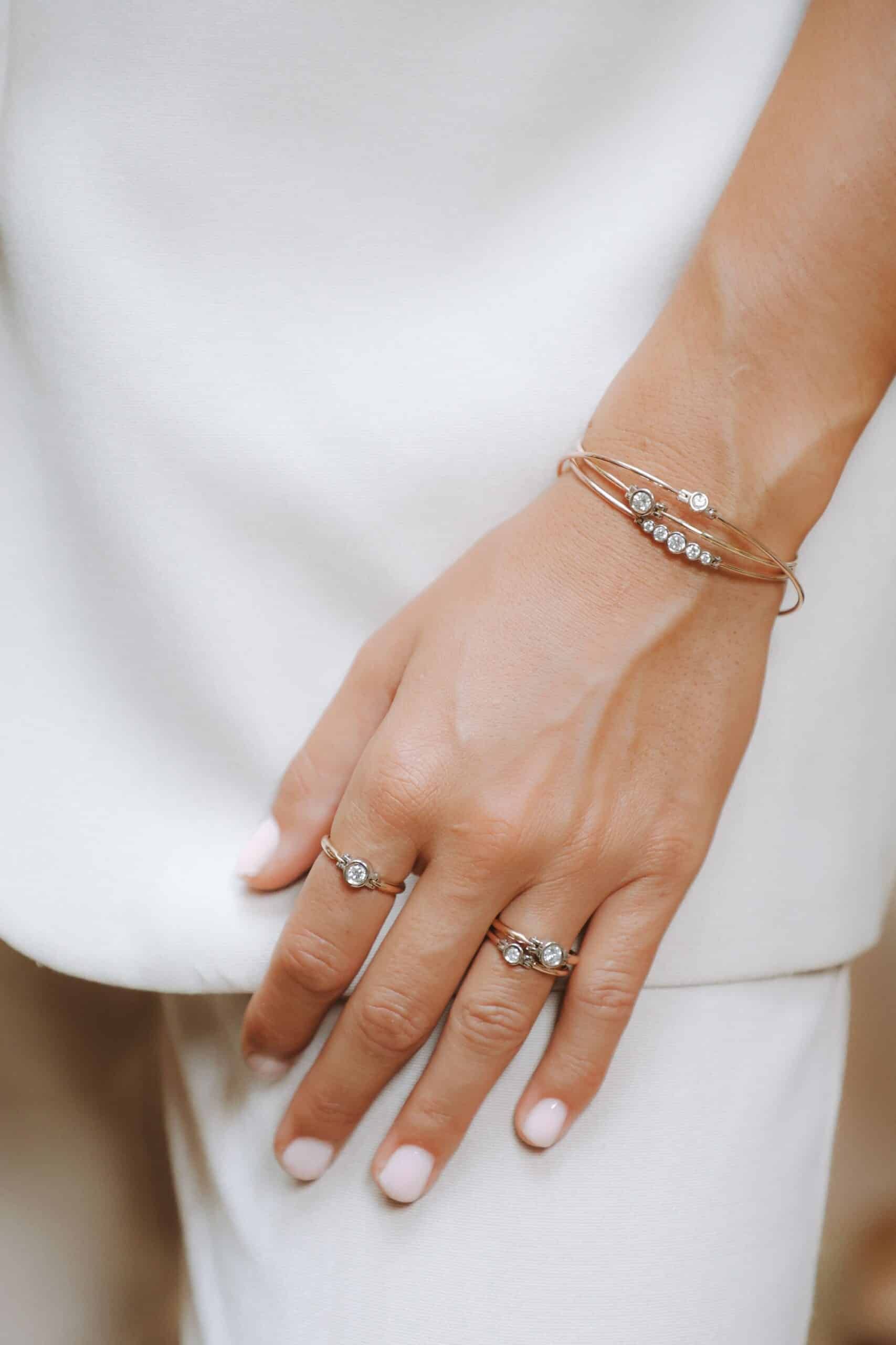 FV 6147 scaled a840bc03 Votre agence de communication familiale & engagée Kezacréation Votre marque porte votre mission, votre histoire. Elle crée du lien. Pour attirer vos clients de cœur, elle doit être visible. Mais pas à n’importe quel prix. Être reconnue, oui. Mais le branding sans âme, non merci. Chez KezaCréation, nous plantons les graines d’une identité durable pour les marques ambitieuses. Celles qu’on reconnaît. Celles qu’on ressent.