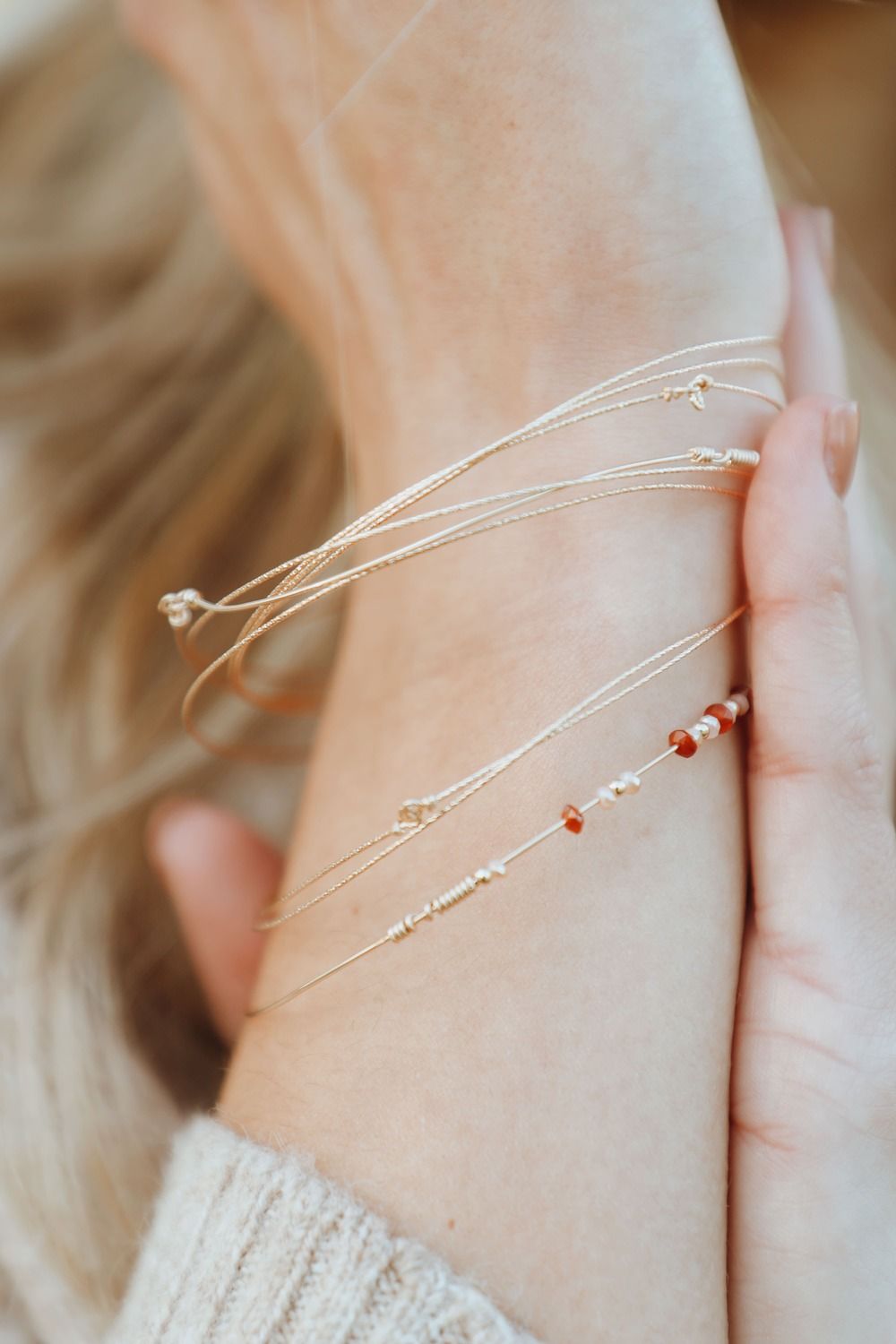 FVPR1126 b4bb89e1 Votre agence de communication familiale & engagée Kezacréation Votre marque porte votre mission, votre histoire. Elle crée du lien. Pour attirer vos clients de cœur, elle doit être visible. Mais pas à n’importe quel prix. Être reconnue, oui. Mais le branding sans âme, non merci. Chez KezaCréation, nous plantons les graines d’une identité durable pour les marques ambitieuses. Celles qu’on reconnaît. Celles qu’on ressent.