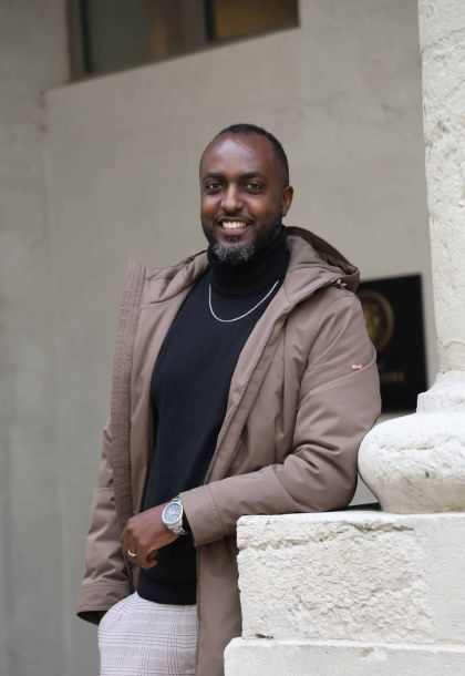 FV 1283 scaled ce057dac Votre agence de communication familiale & engagée Kezacréation Votre marque porte votre mission, votre histoire. Elle crée du lien. Pour attirer vos clients de cœur, elle doit être visible. Mais pas à n’importe quel prix. Être reconnue, oui. Mais le branding sans âme, non merci. Chez KezaCréation, nous plantons les graines d’une identité durable pour les marques ambitieuses. Celles qu’on reconnaît. Celles qu’on ressent.