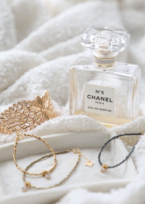 ig media video 18420170932143833 f93c7c81 Votre agence de communication familiale & engagée Kezacréation Votre marque porte votre mission, votre histoire. Elle crée du lien. Pour attirer vos clients de cœur, elle doit être visible. Mais pas à n’importe quel prix. Être reconnue, oui. Mais le branding sans âme, non merci. Chez KezaCréation, nous plantons les graines d’une identité durable pour les marques ambitieuses. Celles qu’on reconnaît. Celles qu’on ressent.