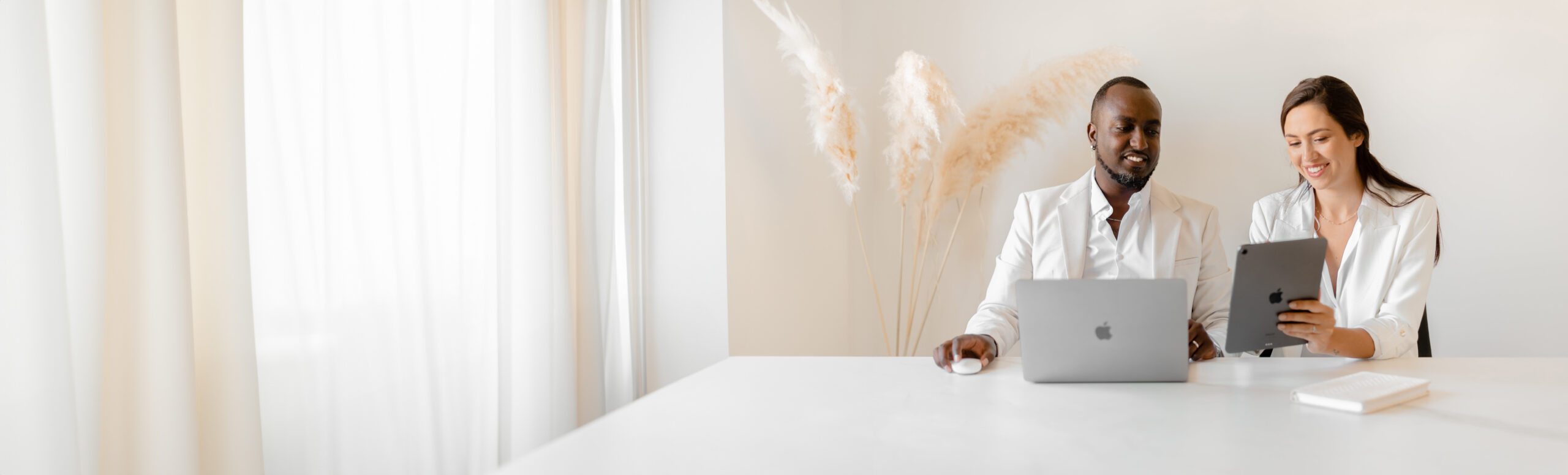 DSC 9434 min copie scaled Votre agence de communication familiale & engagée Kezacréation Votre marque porte votre mission, votre histoire. Elle crée du lien. Pour attirer vos clients de cœur, elle doit être visible. Mais pas à n’importe quel prix. Être reconnue, oui. Mais le branding sans âme, non merci. Chez KezaCréation, nous plantons les graines d’une identité durable pour les marques ambitieuses. Celles qu’on reconnaît. Celles qu’on ressent.