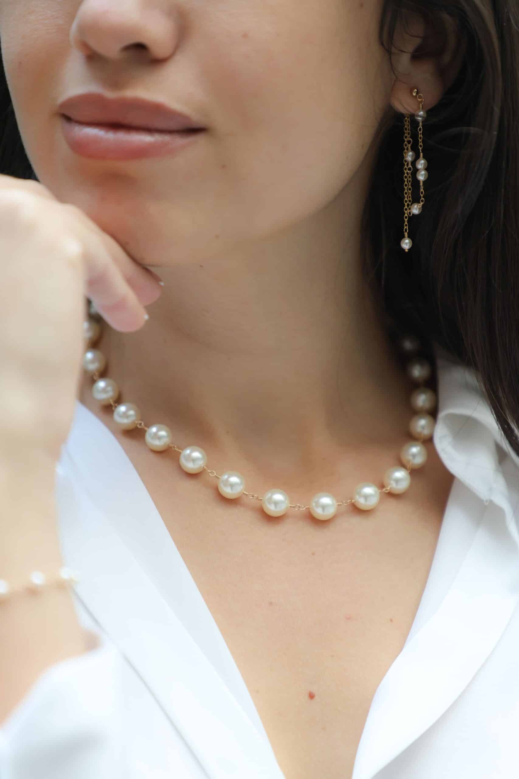 FV 0857 scaled Votre agence de communication familiale & engagée Kezacréation Votre marque porte votre mission, votre histoire. Elle crée du lien. Pour attirer vos clients de cœur, elle doit être visible. Mais pas à n’importe quel prix. Être reconnue, oui. Mais le branding sans âme, non merci. Chez KezaCréation, nous plantons les graines d’une identité durable pour les marques ambitieuses. Celles qu’on reconnaît. Celles qu’on ressent.