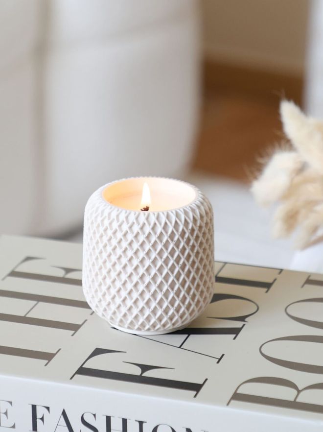 Sans titre 1858 copie 1 scaled 3a0695f9 Votre agence de communication familiale & engagée Kezacréation Votre marque porte votre mission, votre histoire. Elle crée du lien. Pour attirer vos clients de cœur, elle doit être visible. Mais pas à n’importe quel prix. Être reconnue, oui. Mais le branding sans âme, non merci. Chez KezaCréation, nous plantons les graines d’une identité durable pour les marques ambitieuses. Celles qu’on reconnaît. Celles qu’on ressent.