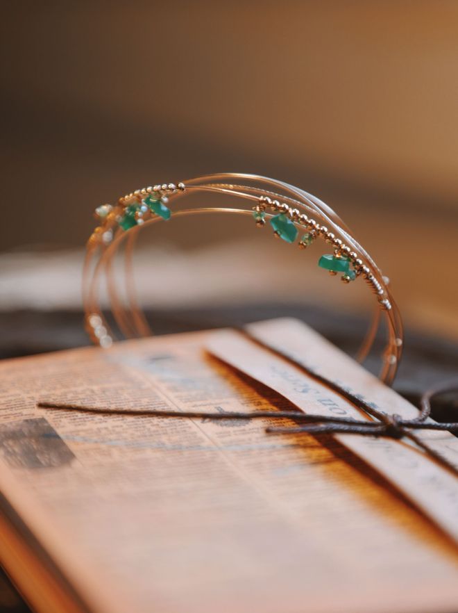 FVPR0760 scaled 76e1b254 Votre agence de communication familiale & engagée Kezacréation Votre marque porte votre mission, votre histoire. Elle crée du lien. Pour attirer vos clients de cœur, elle doit être visible. Mais pas à n’importe quel prix. Être reconnue, oui. Mais le branding sans âme, non merci. Chez KezaCréation, nous plantons les graines d’une identité durable pour les marques ambitieuses. Celles qu’on reconnaît. Celles qu’on ressent.