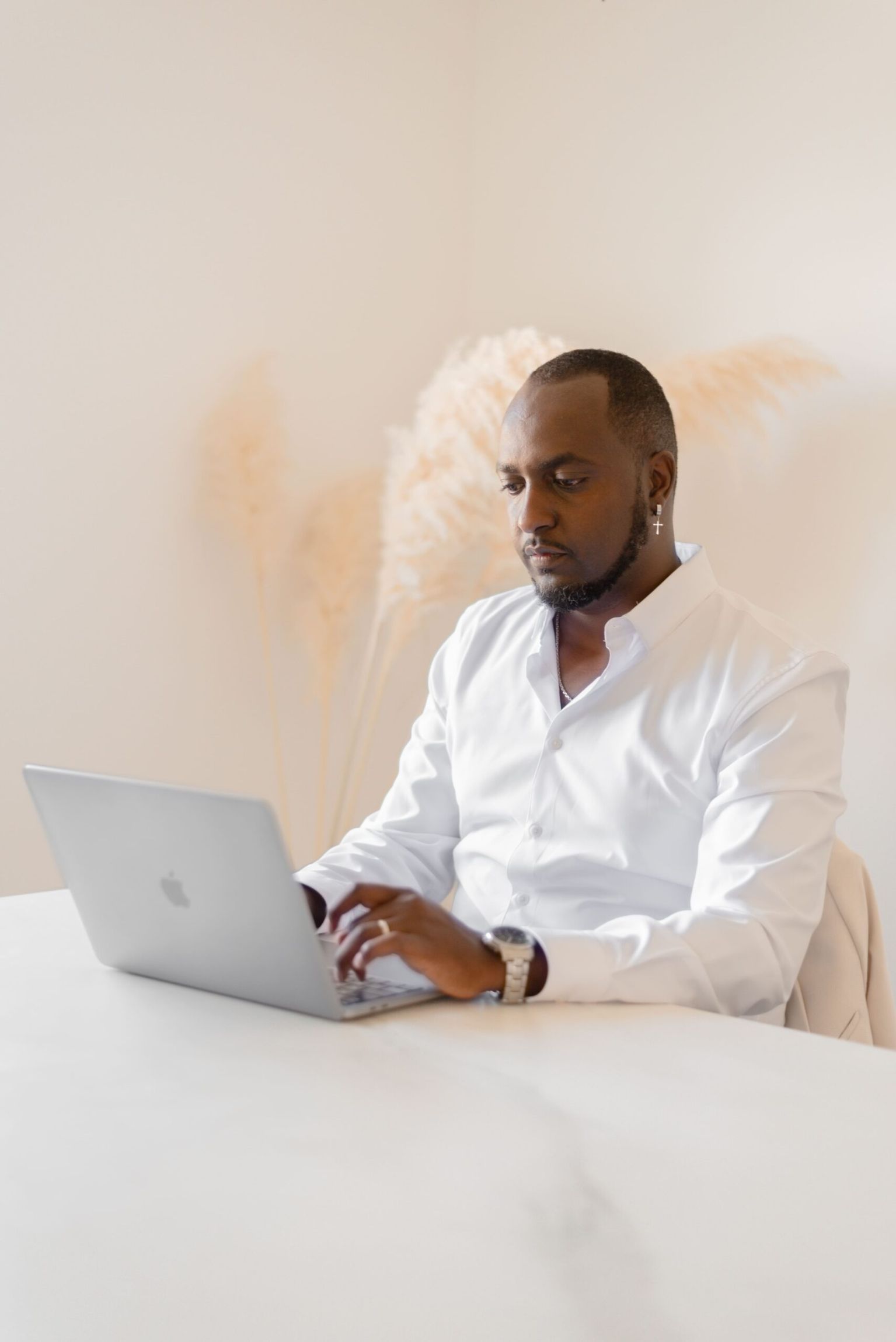 Fabrice dukuzimana co-fondateur de Kezacreation agence de communication en ariège