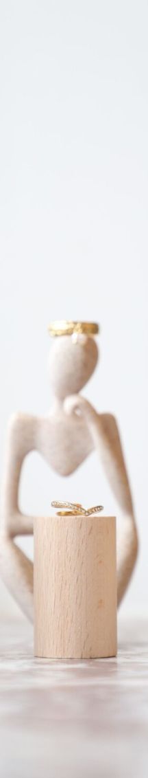 FVPR2227 rotated f71243da Votre agence de communication familiale & engagée Kezacréation Votre marque porte votre mission, votre histoire. Elle crée du lien. Pour attirer vos clients de cœur, elle doit être visible. Mais pas à n’importe quel prix. Être reconnue, oui. Mais le branding sans âme, non merci. Chez KezaCréation, nous plantons les graines d’une identité durable pour les marques ambitieuses. Celles qu’on reconnaît. Celles qu’on ressent.